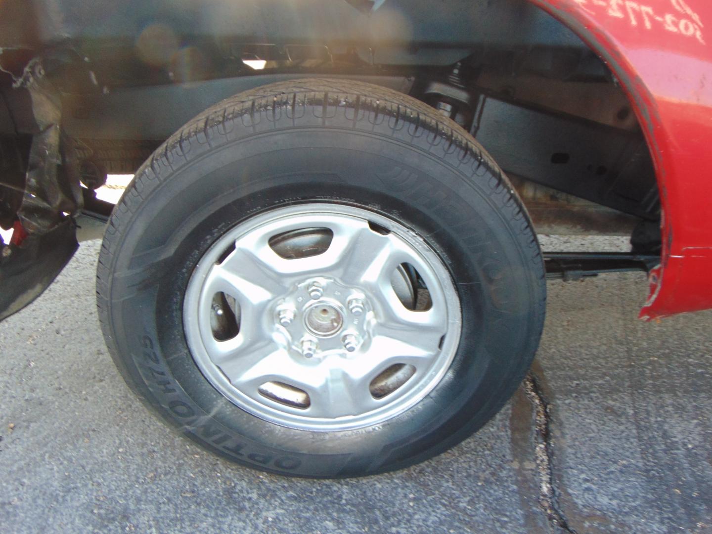 2009 Red Toyota Tacoma Access Cab (5TETX22N49Z) with an 4-Cyl 2.7 Liter engine, Manual, 5-Spd w/Overdrive transmission, located at 2105 Dixie Hwy, Louisville, KY, 40210, (502) 772-3333, 38.220932, -85.795441 - Photo#8